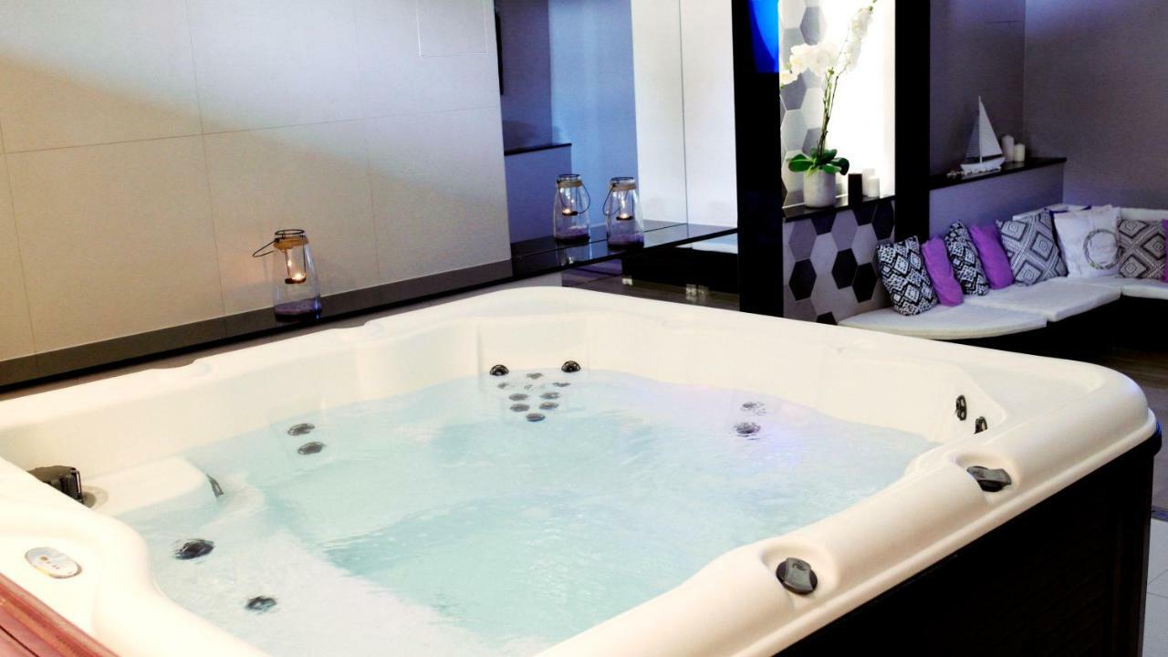 Koszarka Venue & Spa กรูเดก นาด ดูไนต์เซม ภายนอก รูปภาพ